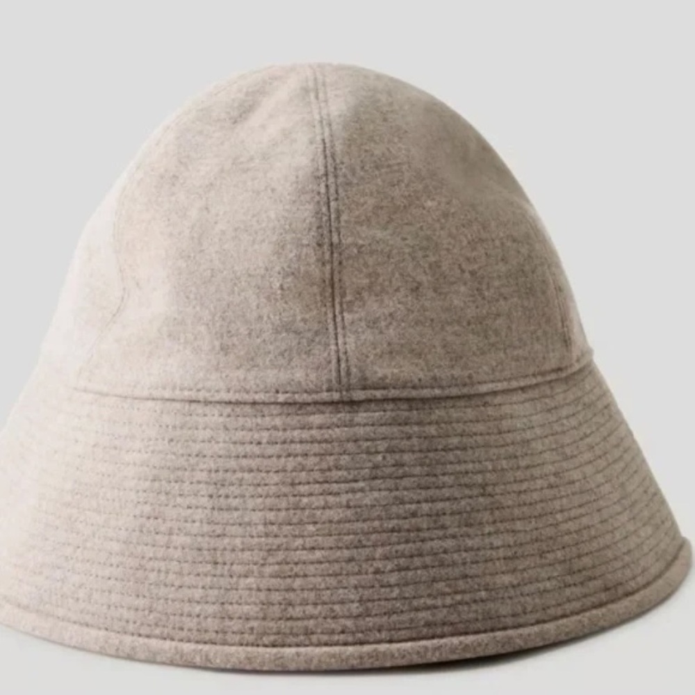 NWT Aritzia Auxiliary Flannel Wool Bucket Hat